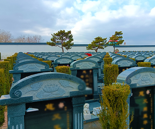 沈陽龍生墓園