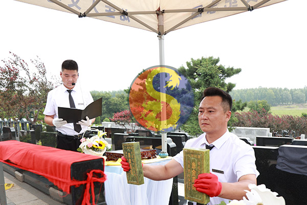 遼河岸邊的人文生態墓園為網絡祭祀服務和管理的規范化、沈陽十大公墓標準化做出了明確的要求