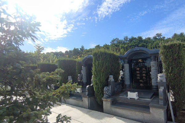 沈陽陵園墓地管理員對現行殯葬政策的多加關注